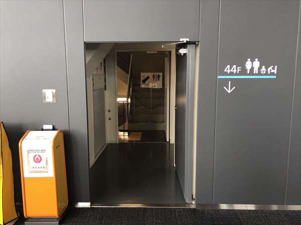 �W�]�䂩��s��44�K�ɂ���g�C���ւ̍s�����̂�ʐ^�@